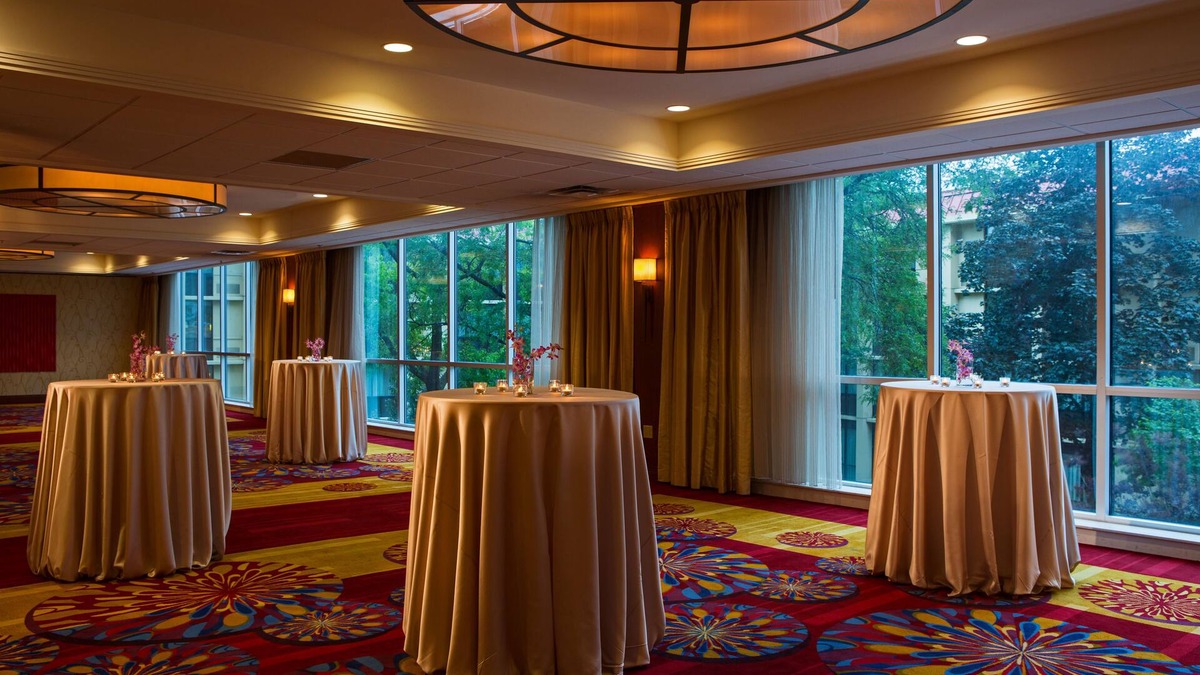 Cleveland Hotel | Wyndham Cleveland Airport