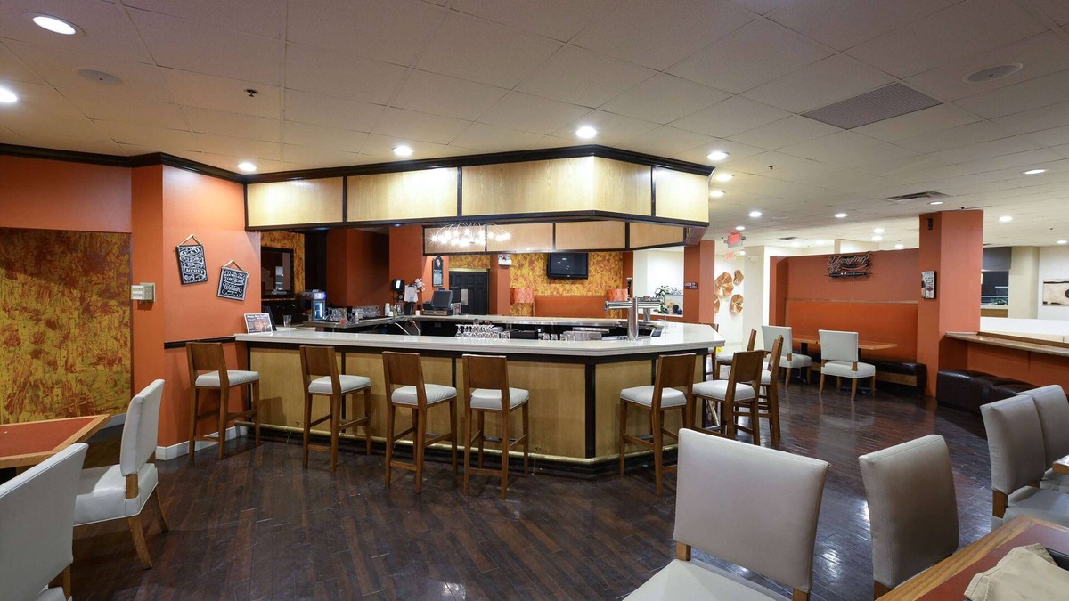 Crosswoods Hotel | Wyndham Columbus