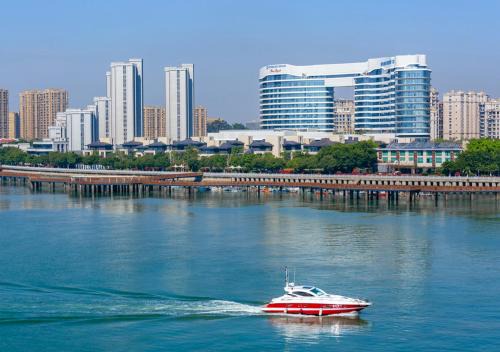 Huli Hotel | Wyndham Grand Plaza Royale Yuzhou Xiamen Wuyuan Bay
