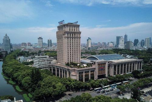 Haishu Hotel | Wyndham Grand Plaza Royale Ningbo