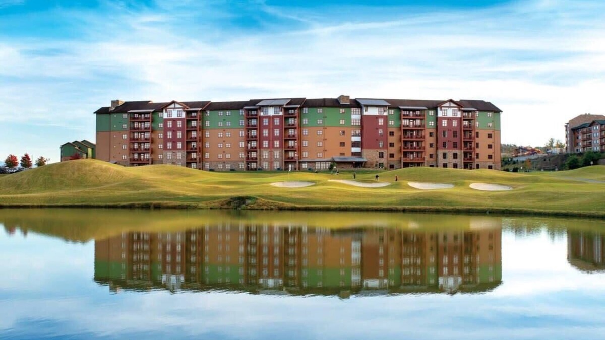 Sevierville Condo | Wyndham Great Smokies | 2BR/2BA Balcony King Suite