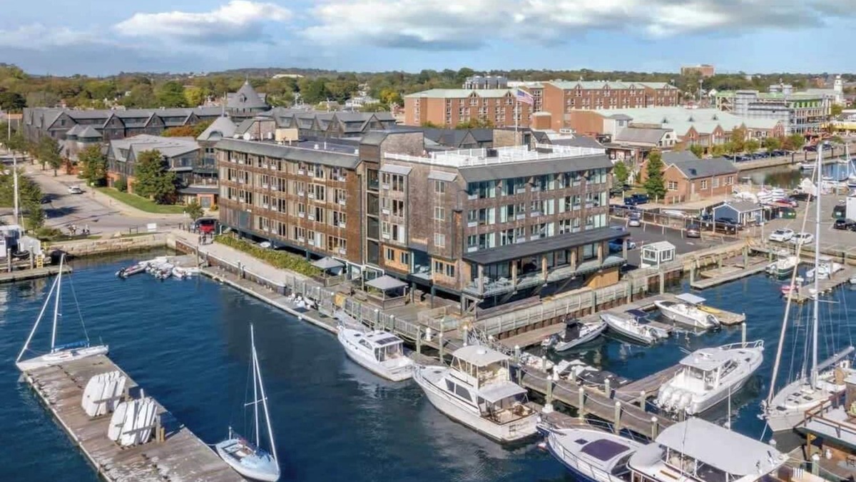 The Point Condo | Wyndham Inn on Long Wharf |1BR/1BA King Bed Suite