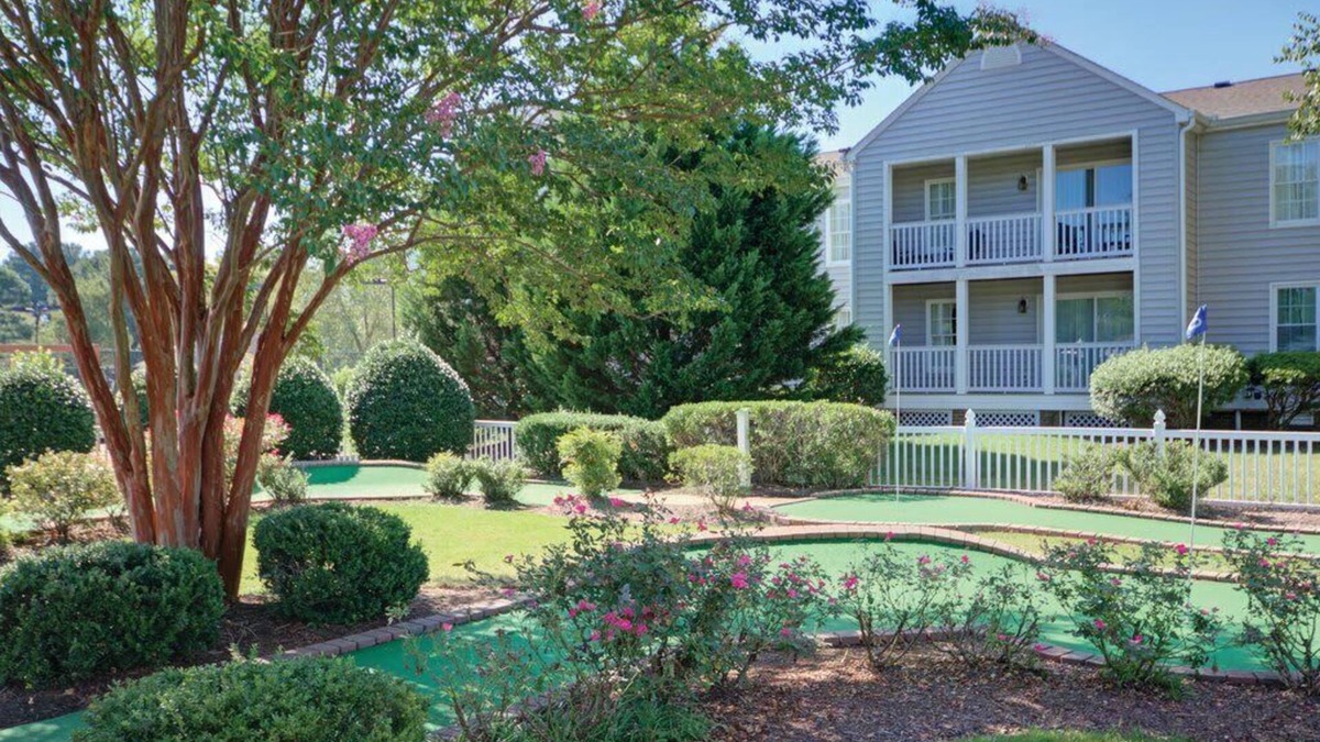 Williamsburg Condo | Wyndham Kingsgate | Four 2BR Suites Sleeps 24!