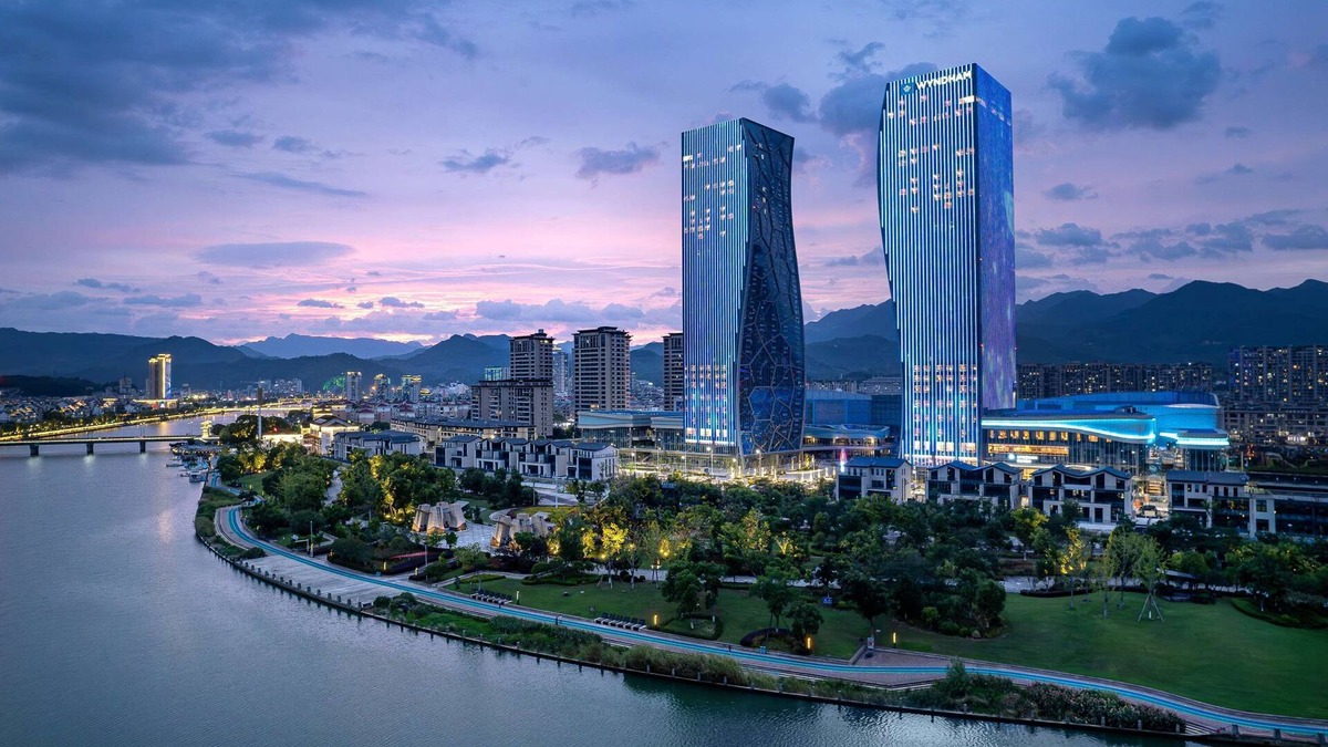 Longquan Hotel | Wyndham Longquan Downtown
