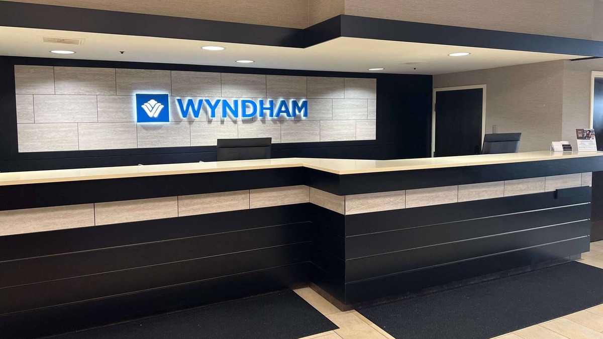 Burnsville Hotel | Wyndham Minneapolis South/Burnsville