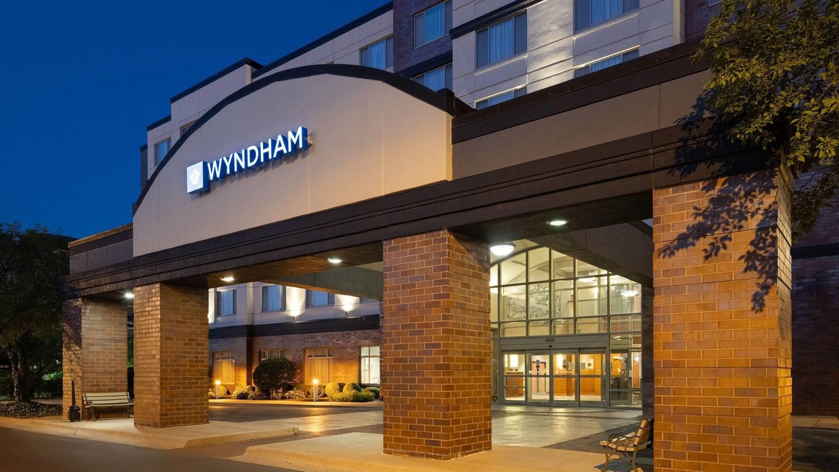 Moline Hotel | Wyndham Moline on John Deere Commons