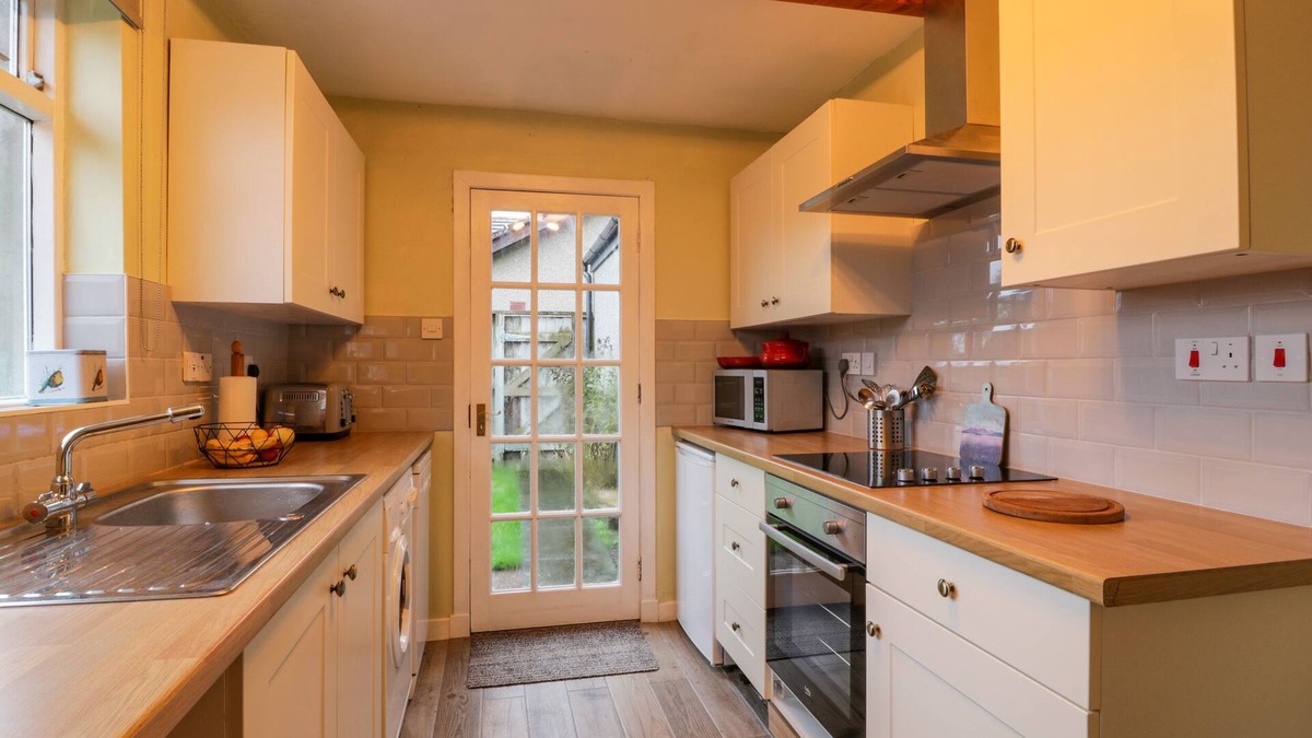 Lauder Cottage | WYNDHEAD COTTAGE, family friendly, with open fire in Lauder