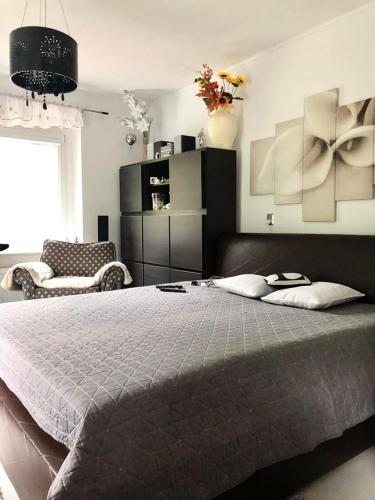 Walim Apartment | WYPOSAŻONY apartament przy strumyku w Górach Sowich, Smart TV, Odpocznij w naturze!