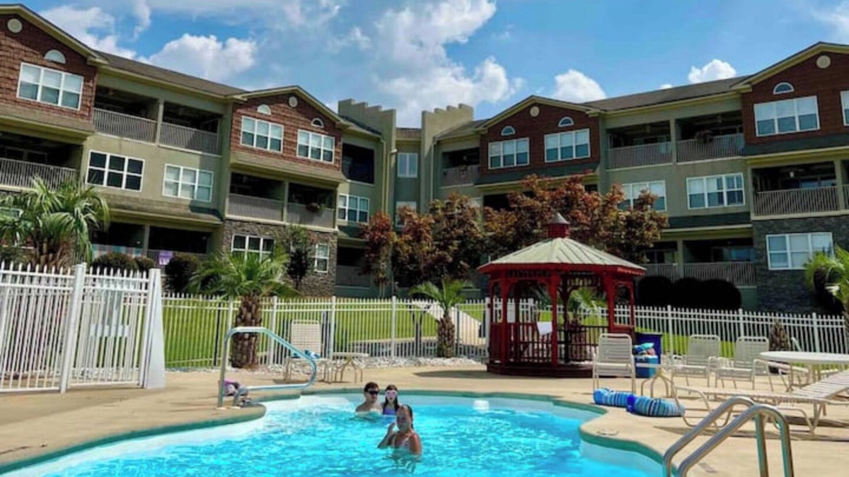 Alexander City Condo | Wysteria Cove Condo-pools/dedicated slip/1st floor