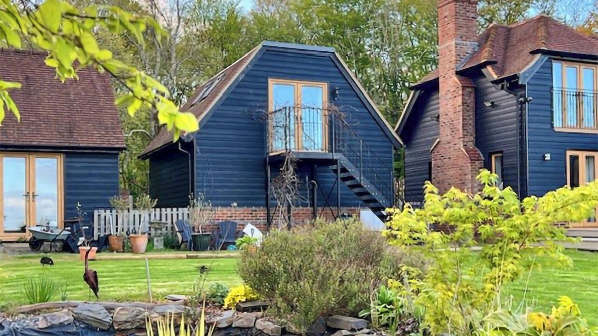 Rusper Cottage | Wysteria, North Lodge