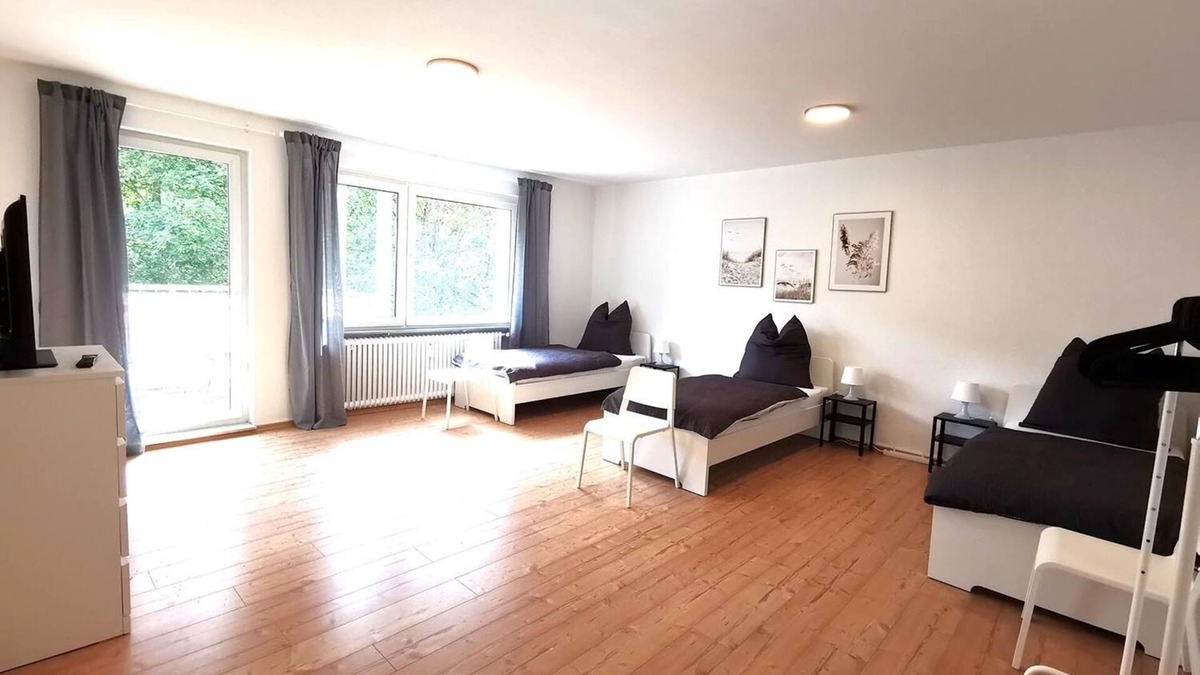 Wetzlar Apartment | Wz02 - 3 Zimmer Ferienwohnung in Wetzlar mit Balkon, 98qm, 3 Schlafzimmer, Max. 7 Personen