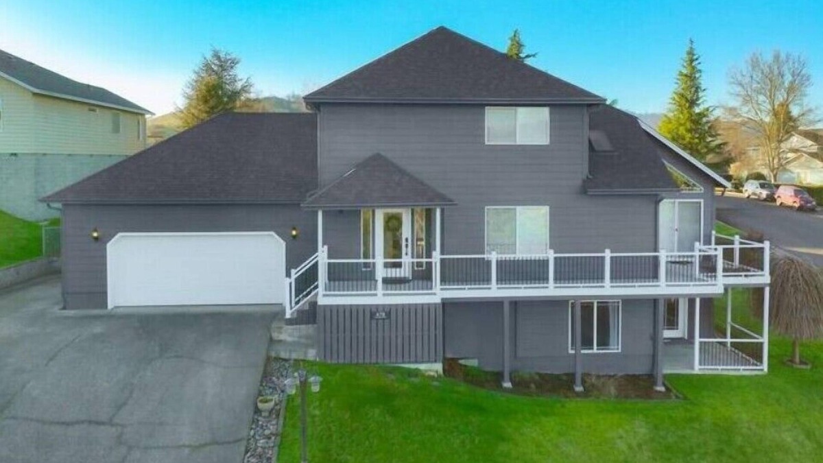 Green House | Xenia House-Roseburg Retreat with a View! Near Wildlife Safari