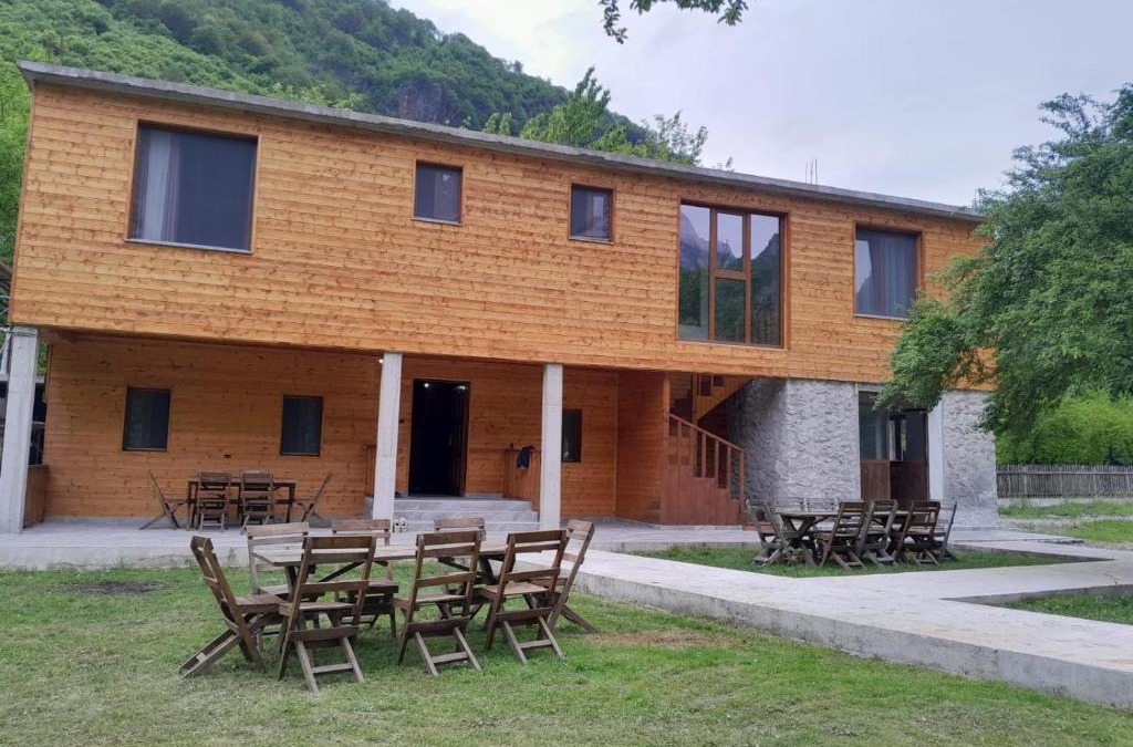 Shale House | xhovani zelna