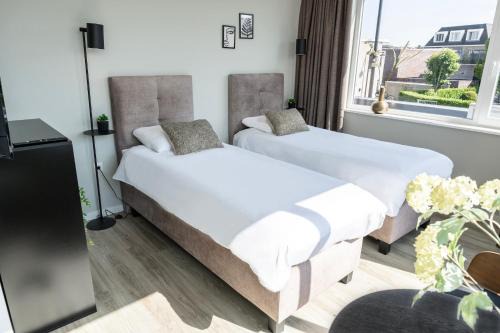 Raamsdonksveer Apartment | Xl Suite With Rain Shower, Aircon At City Center