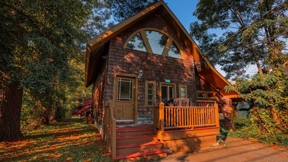 Keene Apartment | Xplorer I - Keene | Modernized Private Apartment in Town | Centrally Located to Major Trailheads