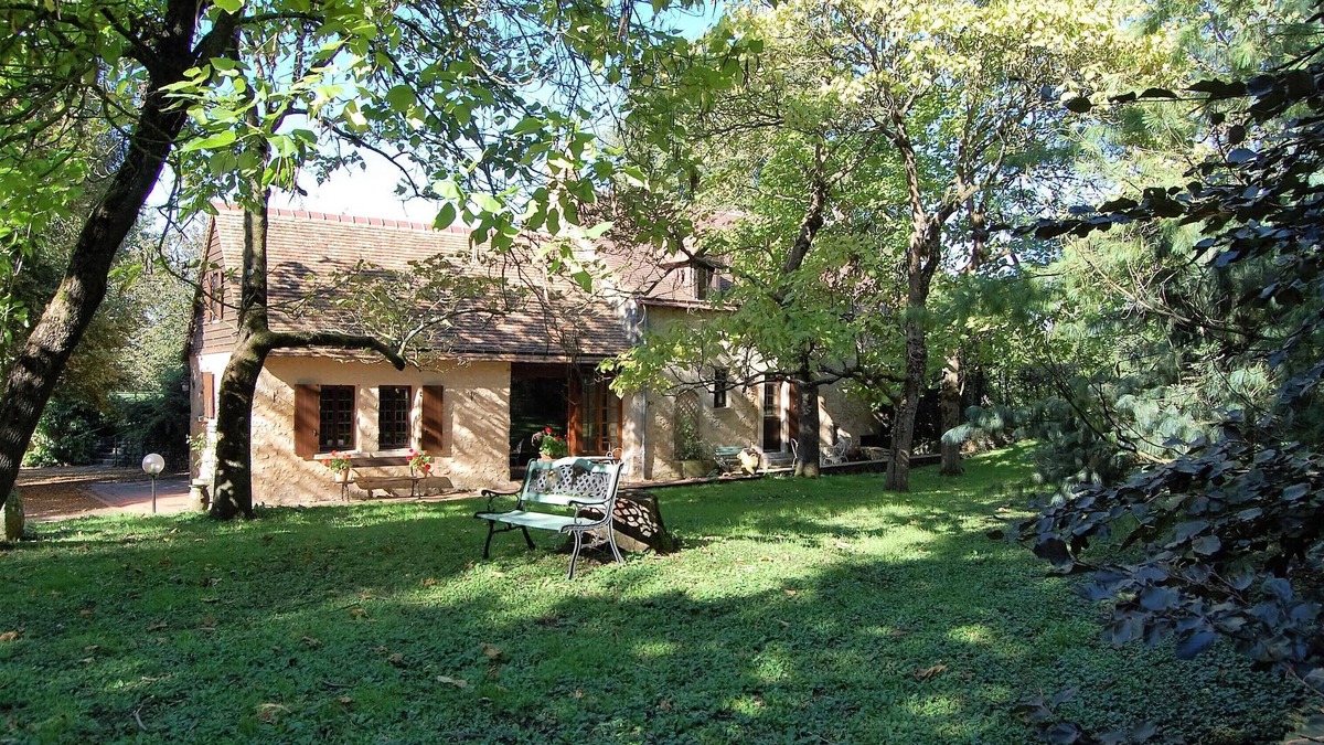 Maigne Other | XVIth century farmhouse 30 minutes from Le Mans and the race track.