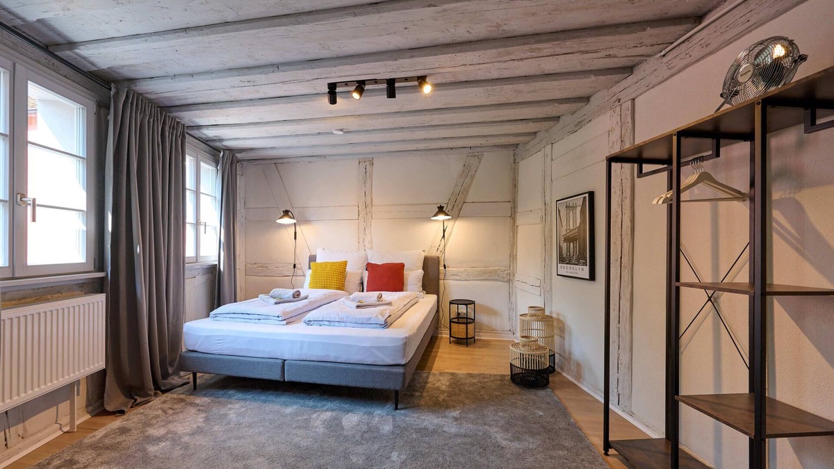 Schwabach Apartment | Xzllenz auf 100qm #Modern#Balkon#Fachwerk#Netflix