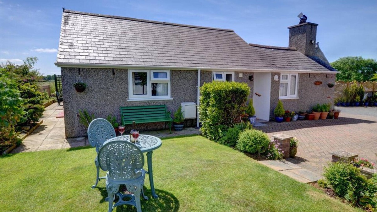Rhyd-y-clafdy House | Y Bwthyn - Two Bedroom House, Sleeps 4