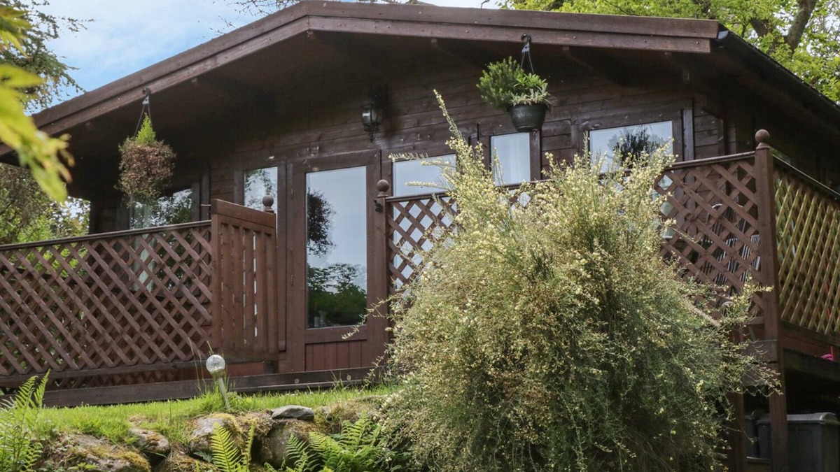 Henryd Cottage | Y CABAN, family friendly, with a garden in Conwy