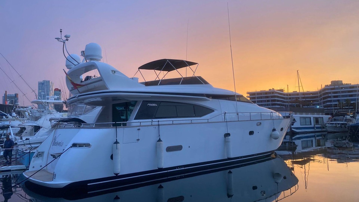 Sant Adria de Besos Boat Rental | Yacht 20metros Yate de 20 Metros en Barcelona