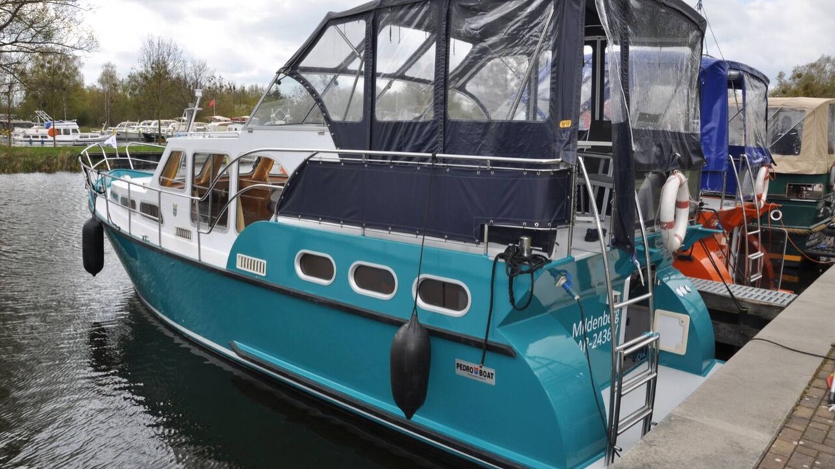 Oberhavel Boat Rental | Yacht Pedro Skiron 35 for 4 people.