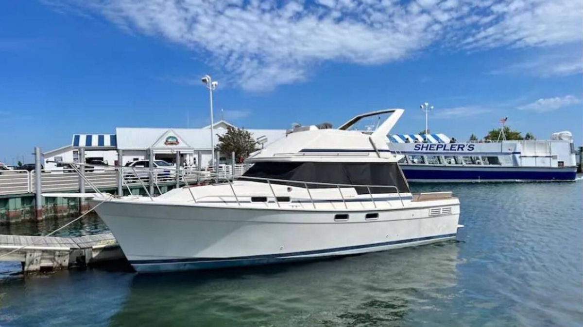 St Ignace Boat Rental | Yachts of Fun