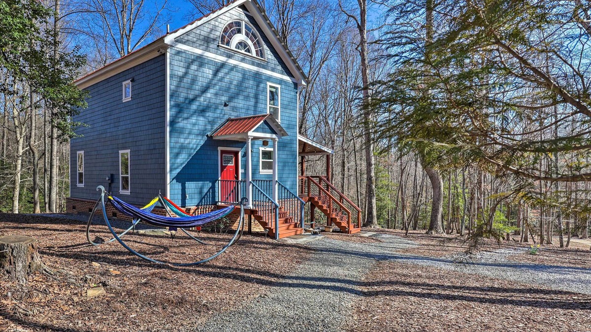Union Grove Cabin | Yadkin Valley Cabin Retreat w/ Deck, Fire Pit