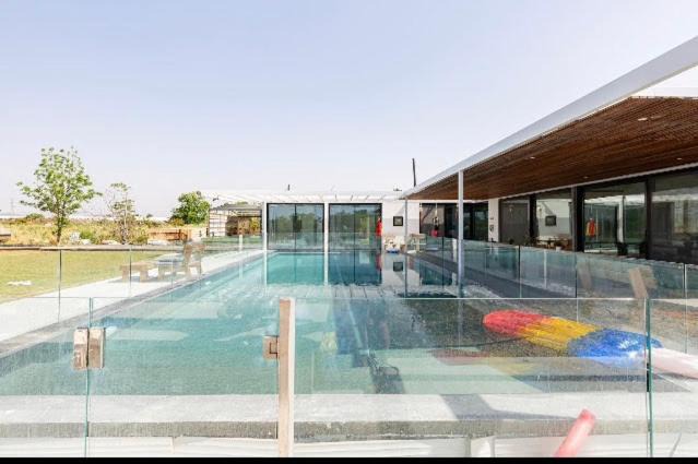 Emek Lod Villa | YalaRent Estate Zafriyya with private pool & jacuzzi