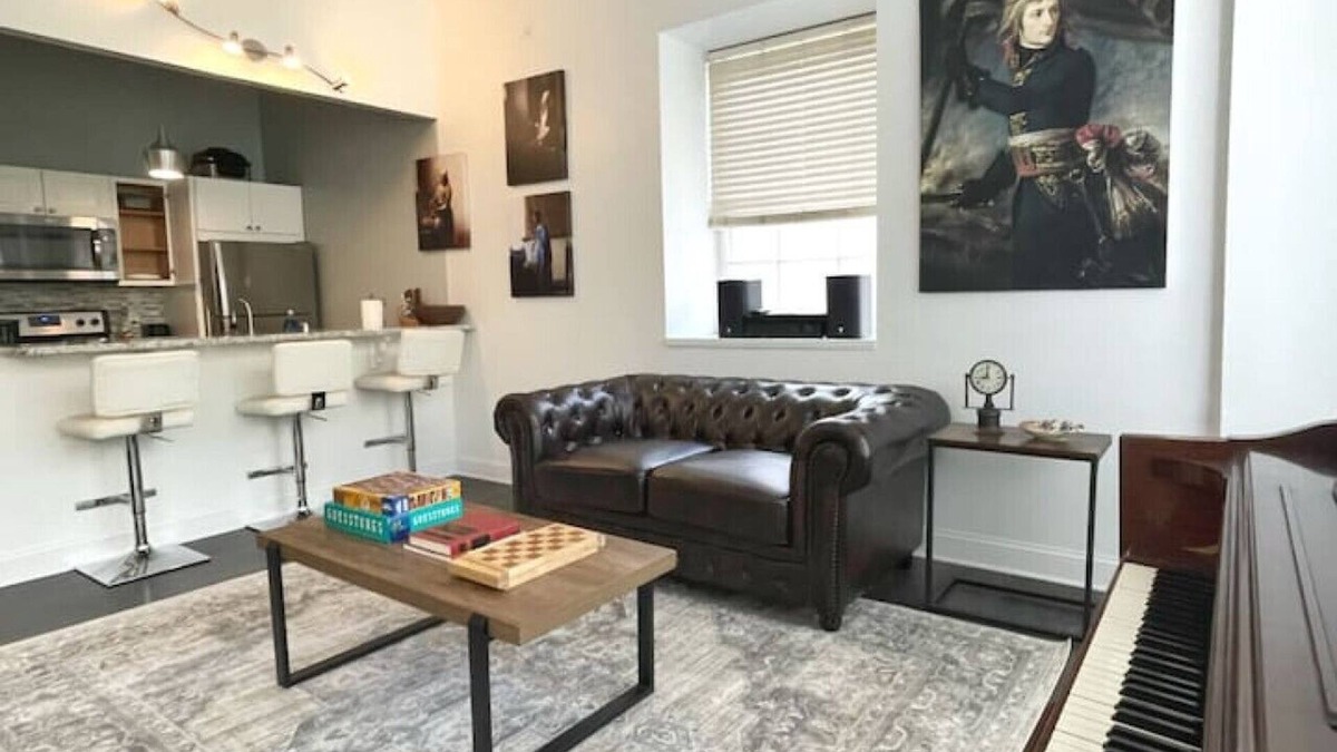 Downtown Apartment | Yale Modern Downtown Chateau
