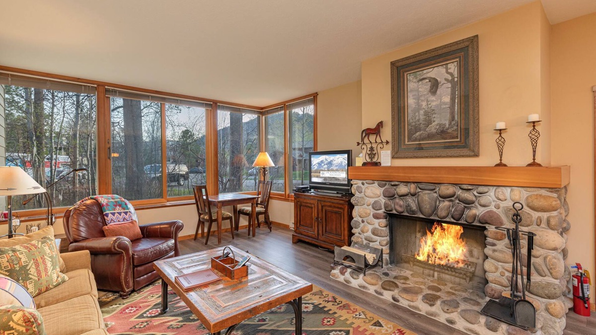 Moose Wilson Road Condo | Yampa 2414: The Aspens-Beautiful Sunny 1st Fl Condo-Large Family Rm