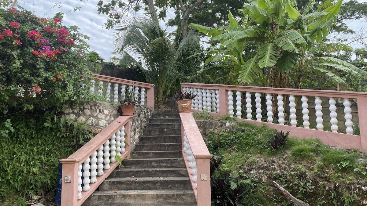 Albion Villa | YanceyLargo- 4BR Villa Jacuzzi & Mountain Views by RedAwning