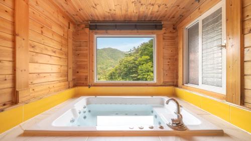 Yongmun House | Yangpyeong Isobiyagi Spa Pension