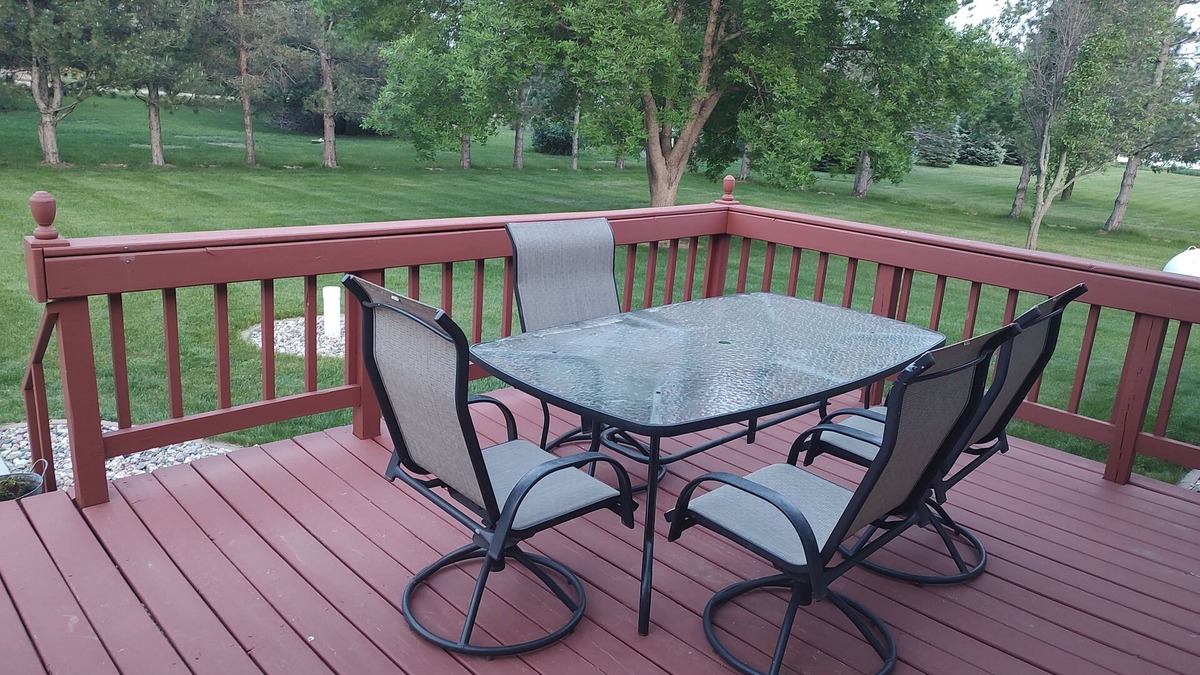 Yankton House | Yankton home close to the lake