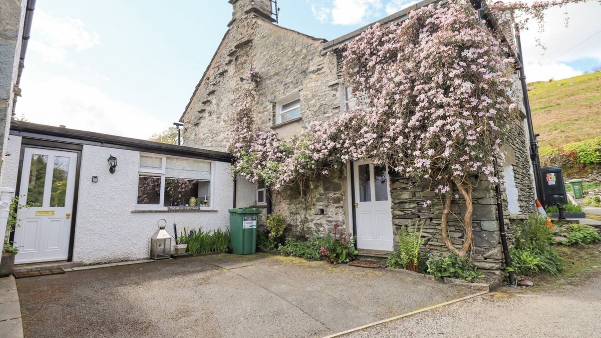 Troutbeck Cottage | YANWAY COTTAGE, pet friendly, with open fire in Troutbeck Bridge