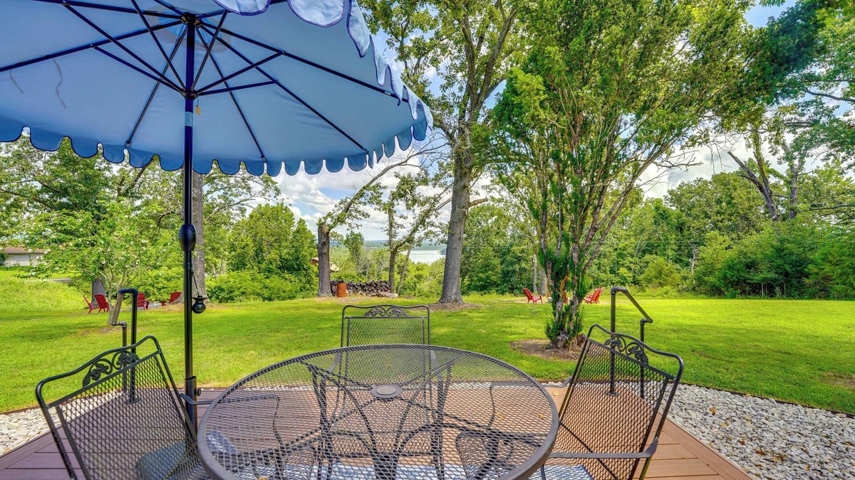 Golden House | Yard w/Lake View: Home Near Table Rock Lake!