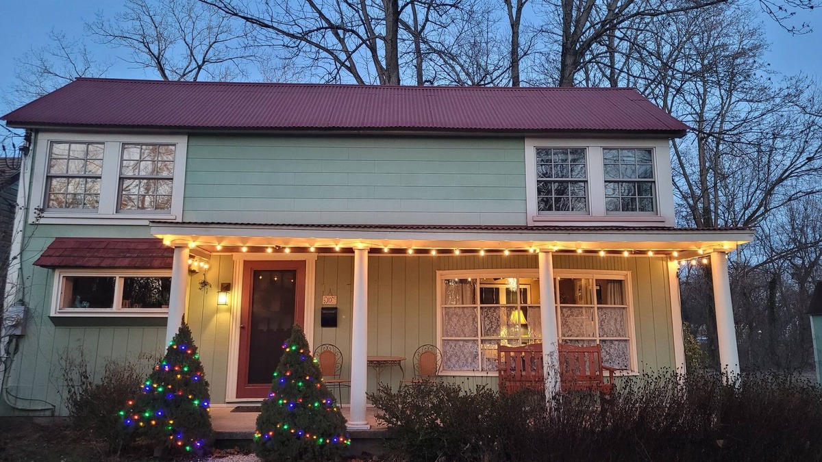 Yardley House | Yardley Boro Canal Cottage - Waterfront & Walkable!