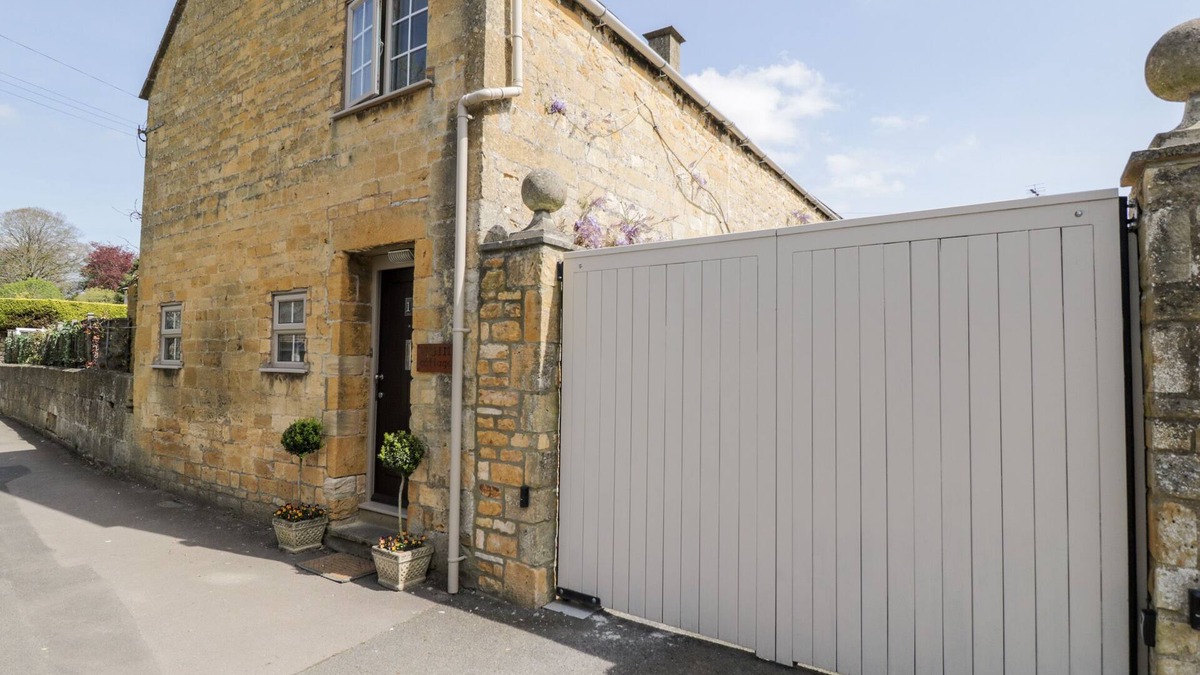 Broadway Cottage | YARN COTTAGE, pet friendly, luxury holiday cottage in Broadway