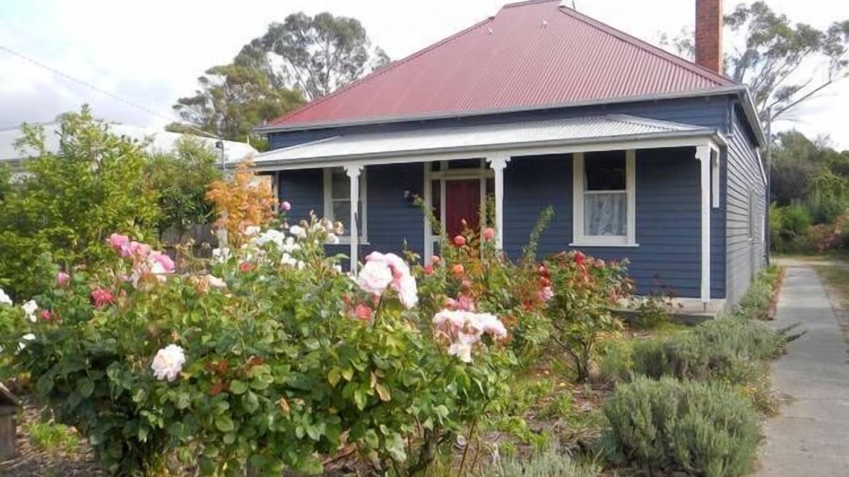 Yarram Cottage | Yarram Cottage - Art and Accommodation