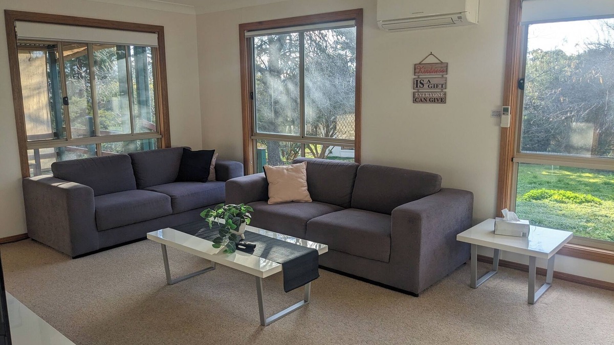 Yass House | Yass farmstay (house)