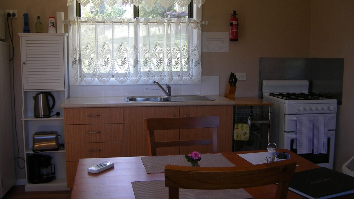 Brogo Cabin | Yasuragi Cabin 1 pet friendly bed and breakfast