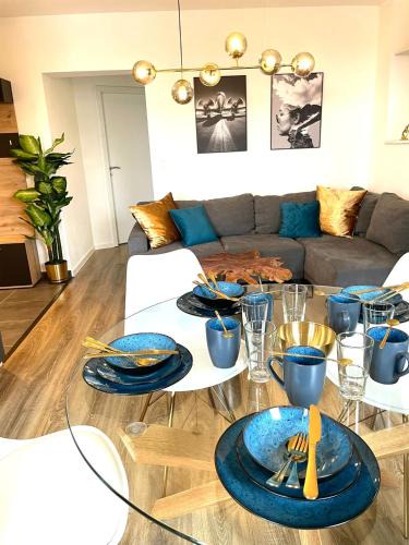 Muehldorf am Inn Apartment | YAY - 58m2 Apartment am Bahnhof - Smart TV - Internet - Kaffee - Waschmaschine - Trockner