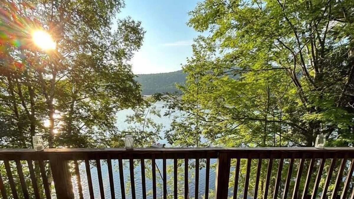 Schroon Lake Ski Chalet | Year-round Adirondack lake-front chalet