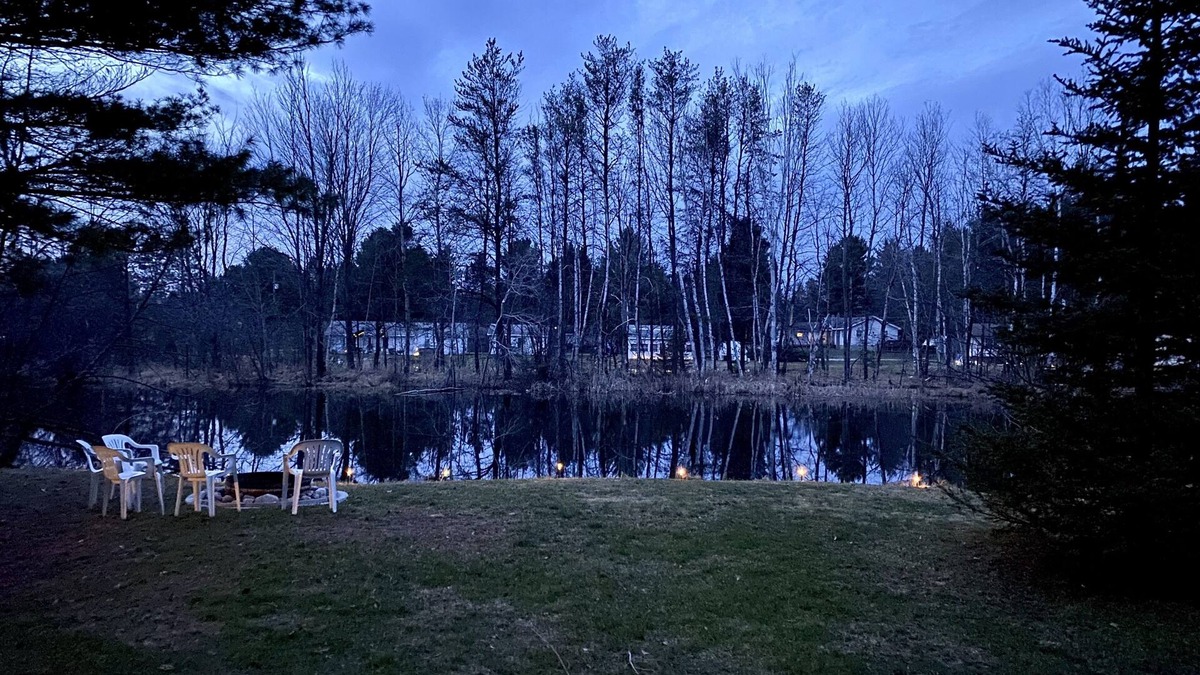 St. Helen Cabin | Year round cozy cabin on Trout haven Pond, close to trails & Lake St. Helen