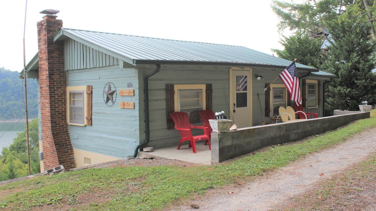 Sparta Cabin | Year Round Center Hill Lake View