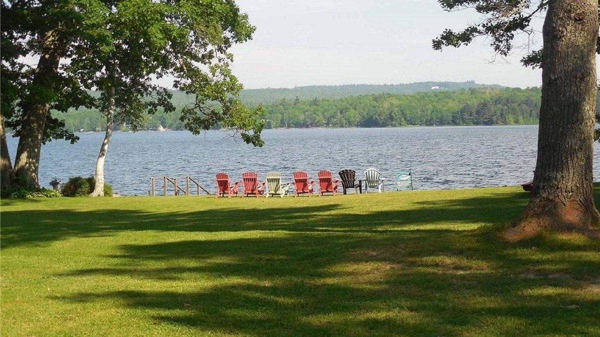 Belfast Cottage | Year Round Fully furnished 3 bedroom Lake side cottage, beautiful sunrises.