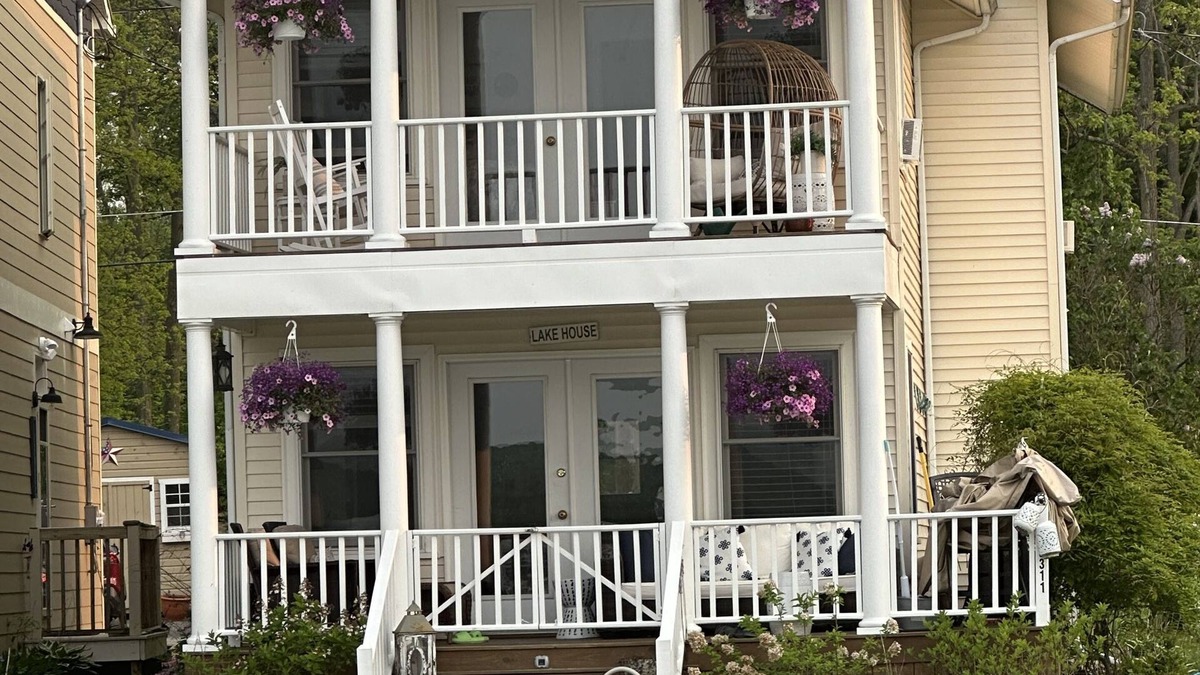 Geneseo House | Year round home on private drive with amazing views!