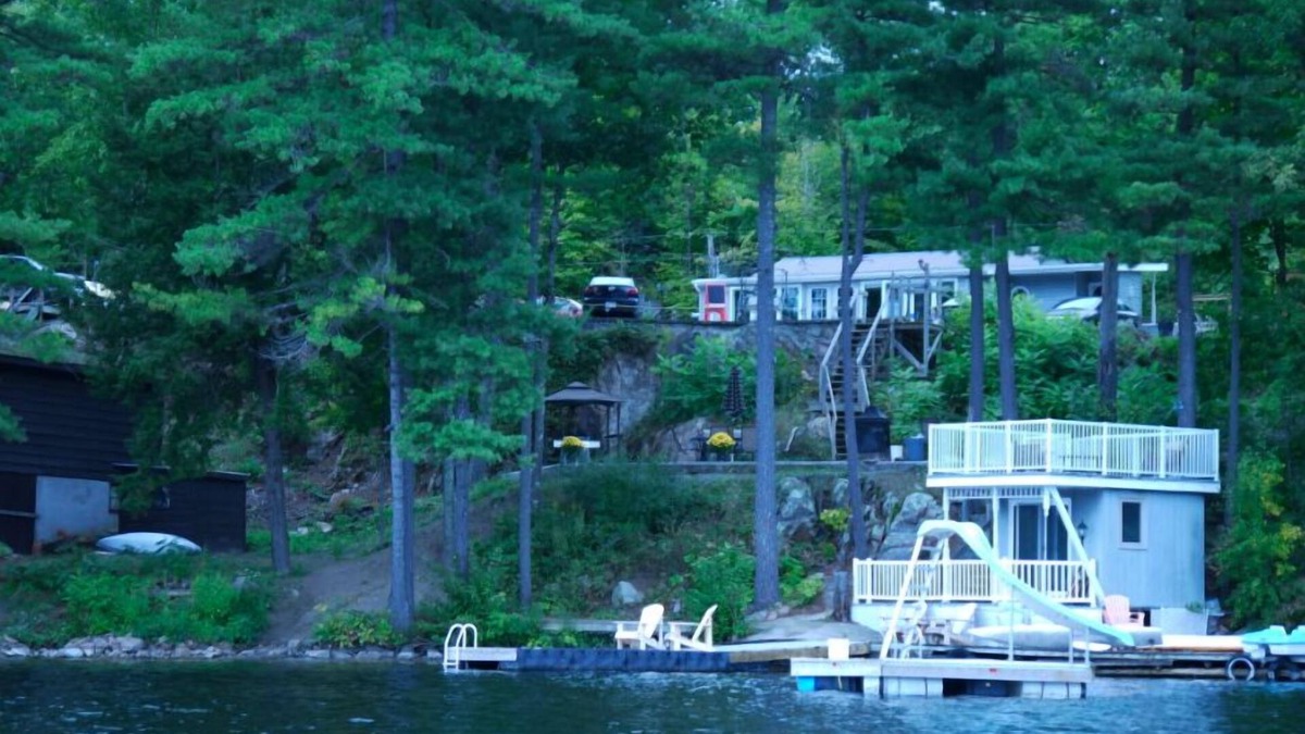 Leeds and the Thousand Islands Cottage | Year Round Lakefront Property On Beautiful Charleston Lake