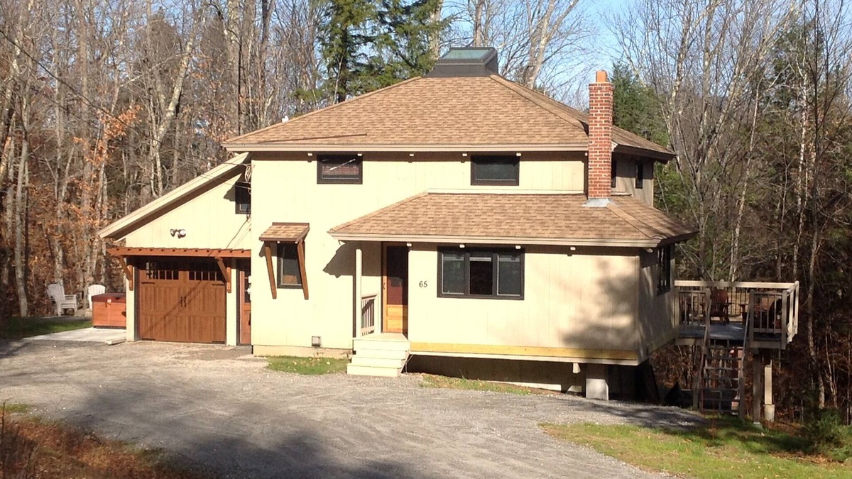 Sunday River Area House | Year Round Mountain Home -HOT TUB- Walking Distance to South Ridge Lodge