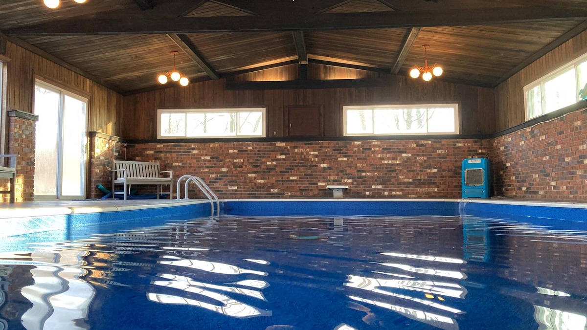 Mosherville House | Year Round Playground with INDOOR Pool and Hot Tub