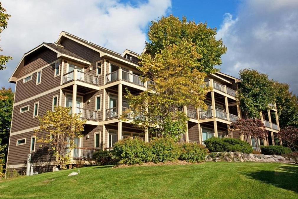 Bellaire House | Year-Round Pleasure at Vacation Resort Condos in Bellaire